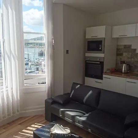 Marine View Apartment *